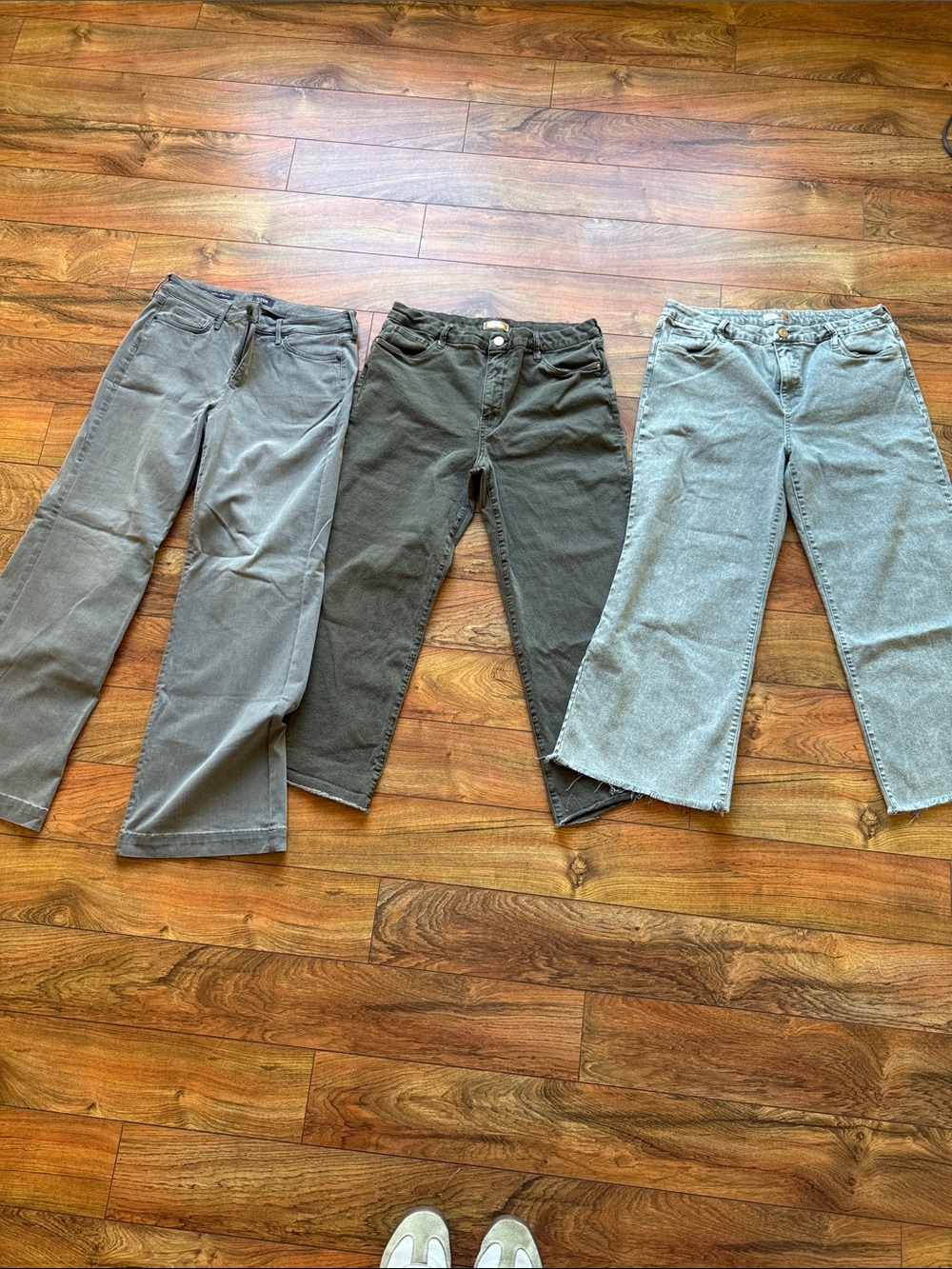 Wide-Leg Women's Jeans in Brown and Gray - Flare Fit